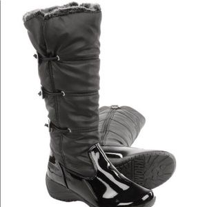 Women’s black winter boots